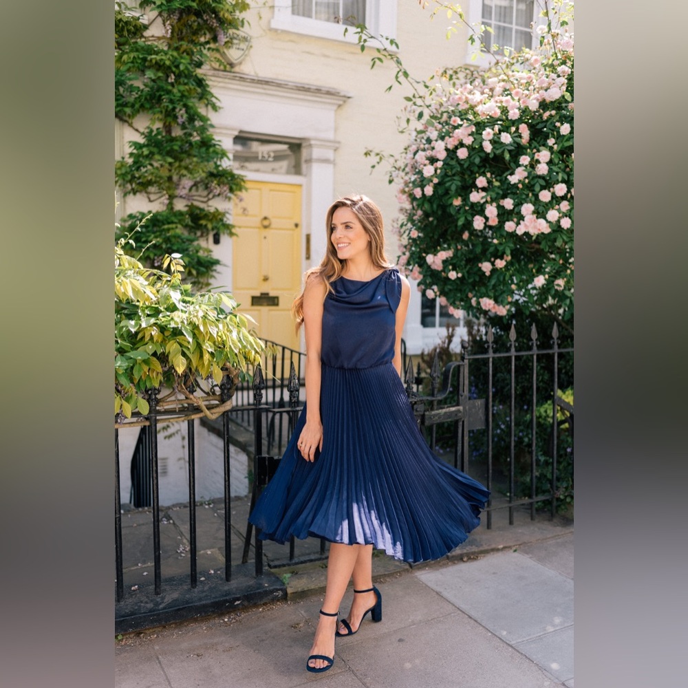 Gal Meets Glam Bethany Sleeveless Shimmery Satin Midi Dress Navy Blue 10